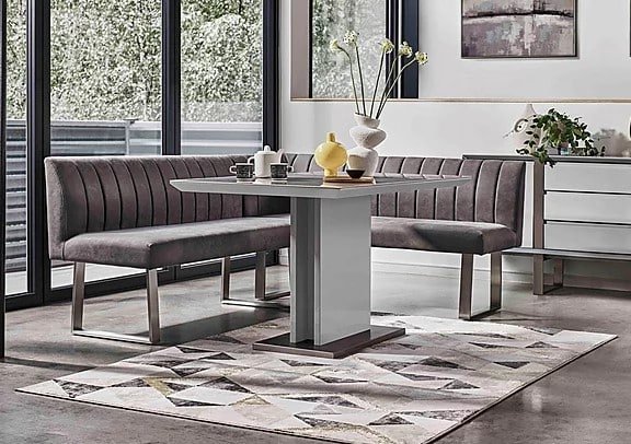 Mesa de jantar com banco