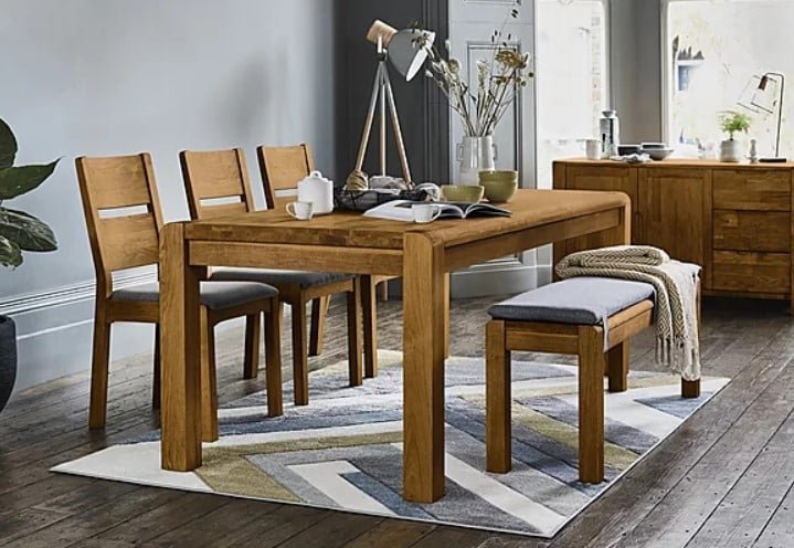 Mesa de jantar com banco