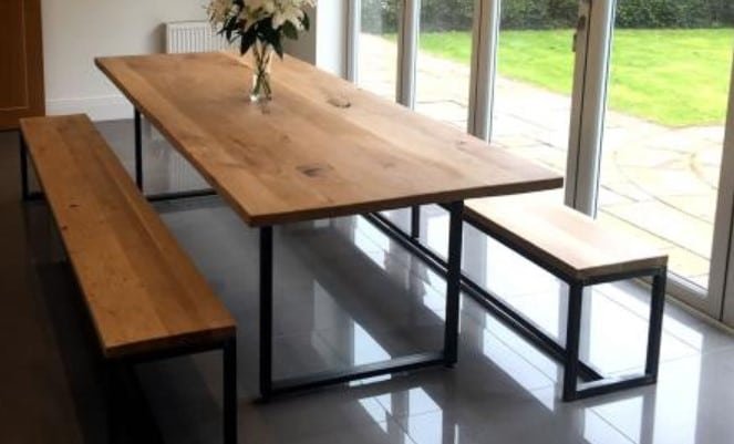 Mesa de jantar com banco