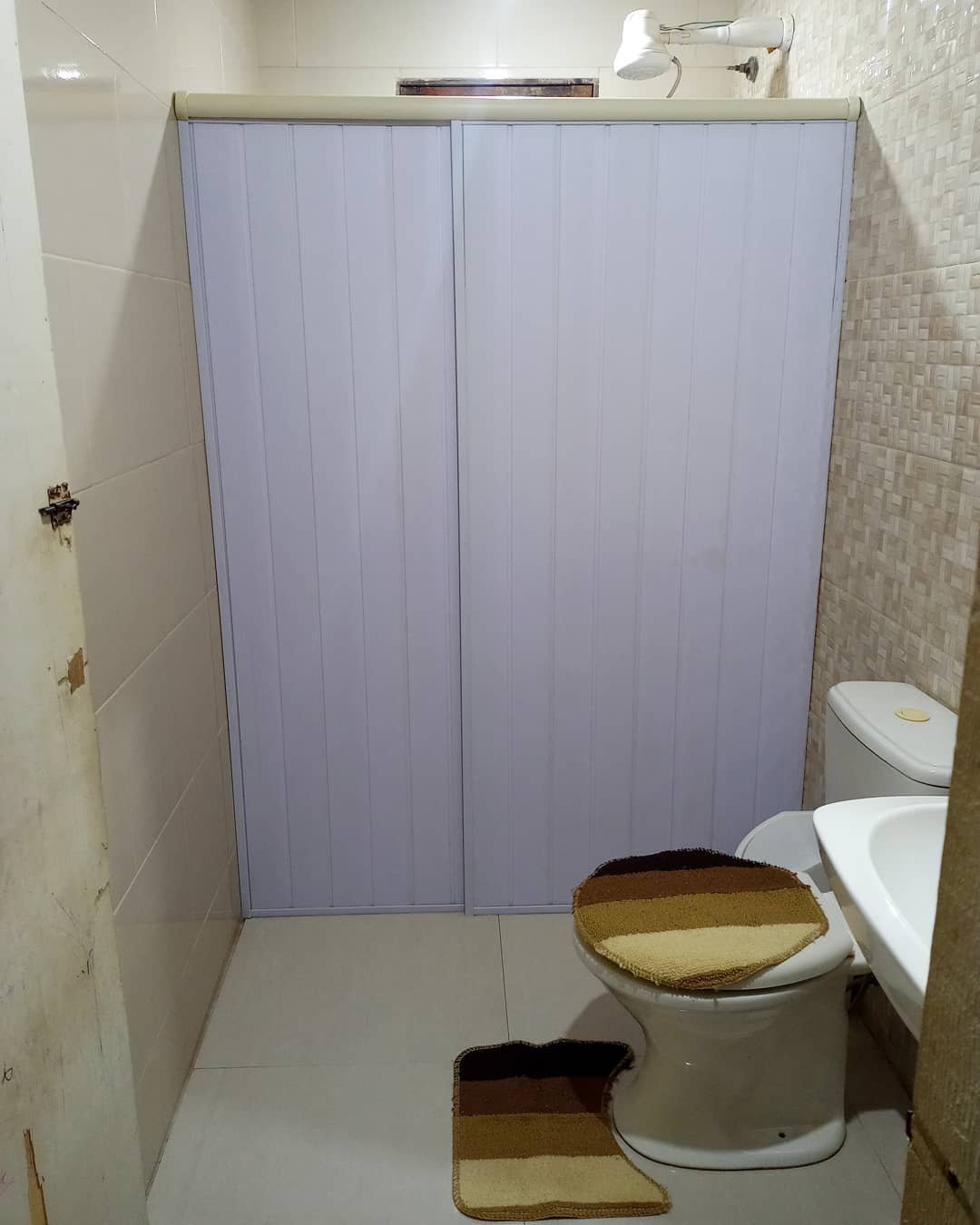 A versatilidade é tanta que este modelo pode até ser utilizado como boxe no banheiro.