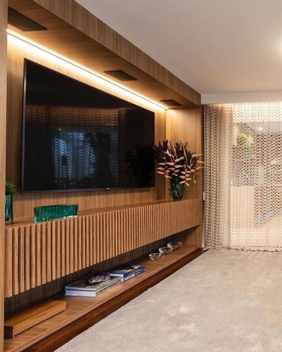 20. O espaço inferior da estante pode acabar sendo aproveitado por você. Mas atenção, se tiver animais de estimação pode acabar não sendo uma boa ideia, já que itens podem ser quebrados por eles diante do fácil acesso.