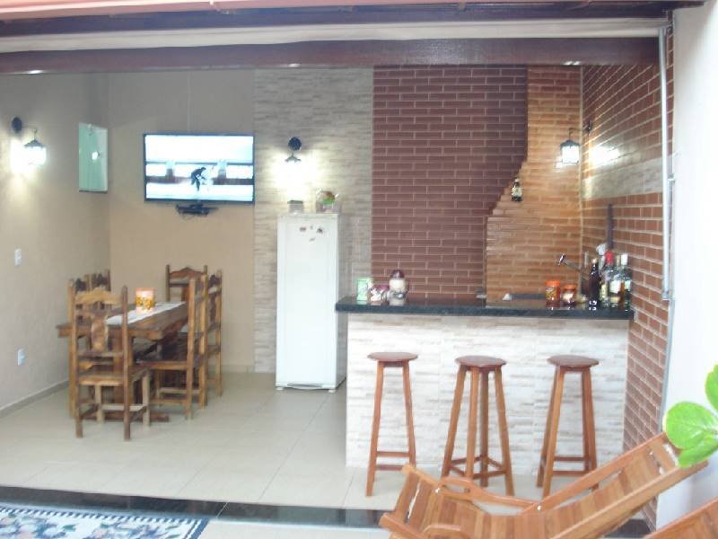 A área de lazer se refere a um local da casa que fica geralmente externo à construção principal tendo como objetivo principal a possibilidade de se ter momentos de descontração e convívio social.