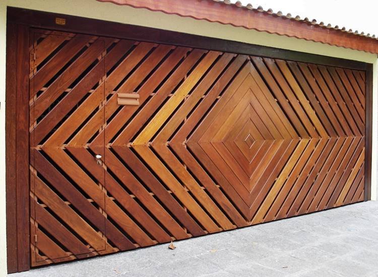 Portão de madeira para garagem