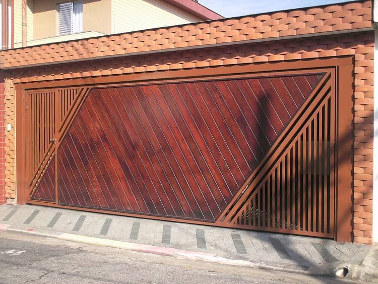 Portão de madeira para garagem