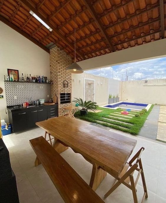 Uma boa possibilidade para a elaboração de uma parte desta em sua casa consiste no aproveitamento de um espaço externo, mas que pode contar com uma área coberta para maior comodidade durante os momentos de lazer.