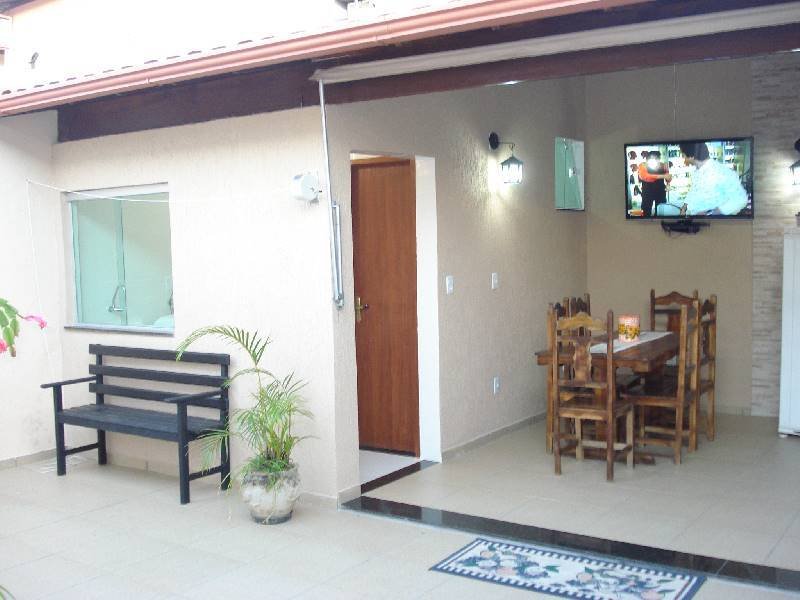 São também elementos que estão ligados a este tipo de inclusão na sua casa opções como piscina com um espaço específico para seu aproveitamento e ainda um local delimitado para brincadeiras infantis com brinquedos e casinha na árvore.