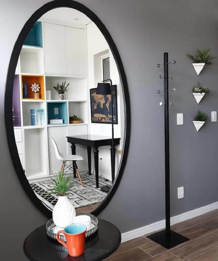 7 Modelos de Cabideiros Inspiradores para Decorar Seu Lar 4 Cabideiro de chão com design minimalista