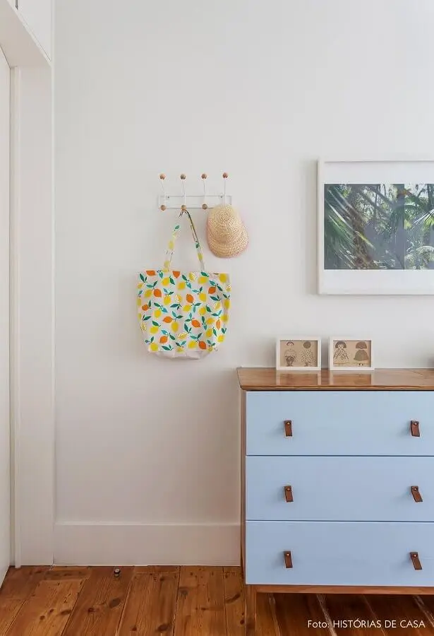 7 Modelos de Cabideiros Inspiradores para Decorar Seu Lar 9 Cabideiro de parede com bolinhas na ponta