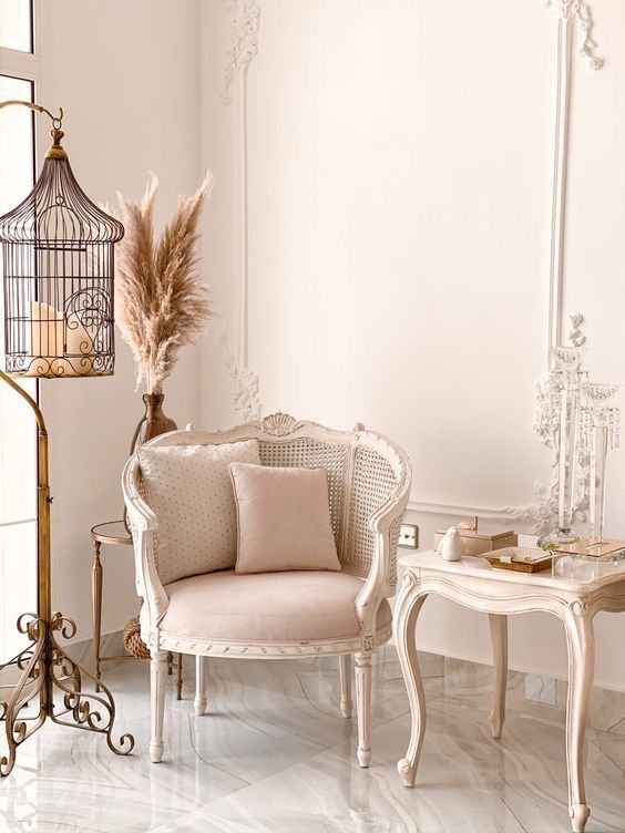O Charme Atemporal dos Móveis Provençais: 4 Razões para Adotá-los 4 Reprodução/Pinterest - Use elementos ornamentados