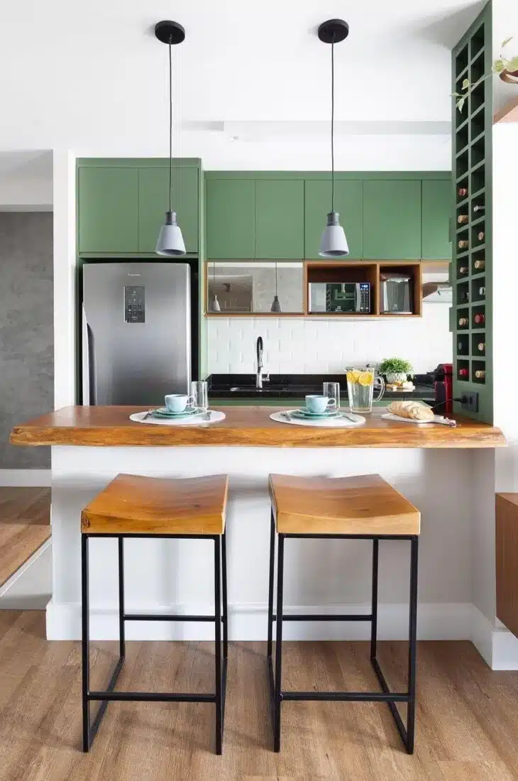 Inspire-se com opções de bancadas de madeira para sua cozinha