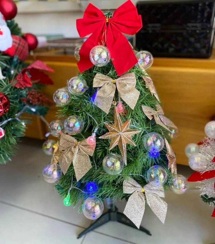 Ideias encantadoras para decorar árvores de Natal pequenas 4 Ideias encantadoras para decorar árvores de Natal pequenas
