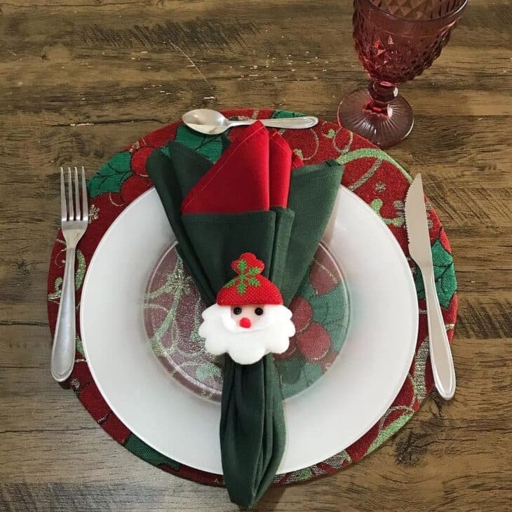 Dicas para Usar Sousplat de Natal e Montar uma Ceia Elegante 4 Dicas para Usar Sousplat de Natal e Montar uma Ceia Elegante
