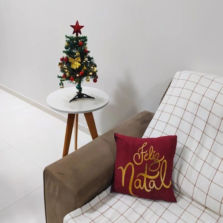 Ideias encantadoras para decorar árvores de Natal pequenas 8 Ideias encantadoras para decorar árvores de Natal pequenas