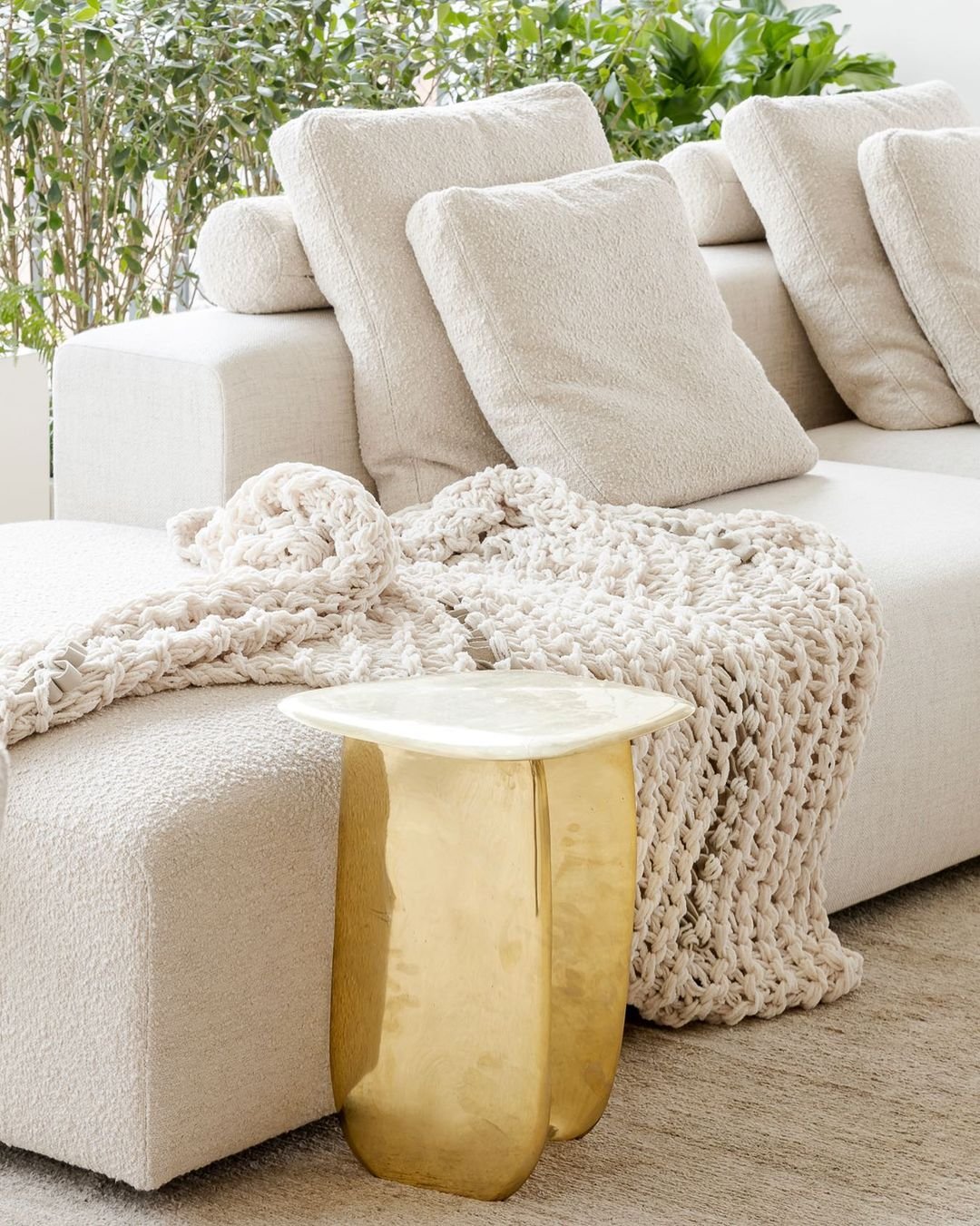 Ideias Criativas Para Usar Mantas na Decoração de Sofás