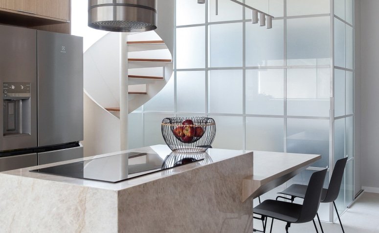 Como o vidro jateado pode transformar sua decoração