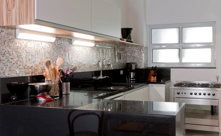 Granito Preto: Beleza e Versatilidade em Diferentes Ambientes 2 Granito Preto: Beleza e Versatilidade em Diferentes Ambientes