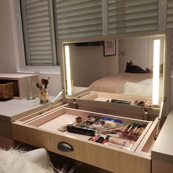Inspirações de Penteadeiras Camarim para Decorar seu Espaço de Beleza 6 Inspirações de Penteadeiras Camarim para Decorar seu Espaço de Beleza