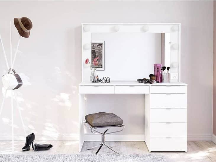 Inspirações de Penteadeiras Camarim para Decorar seu Espaço de Beleza 2 Inspirações de Penteadeiras Camarim para Decorar seu Espaço de Beleza