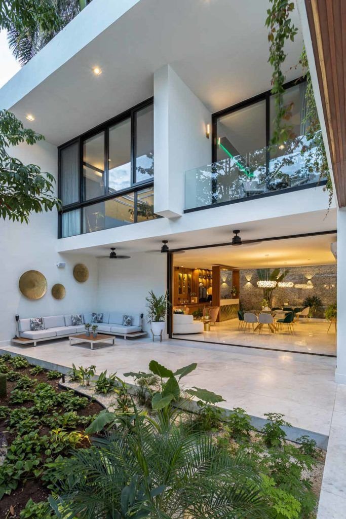 Casas Modernas de Vidro: 10 Projetos que Integram Interior e Exterior 2 Casas Modernas de Vidro: 10 Projetos que Integram Interior e Exterior