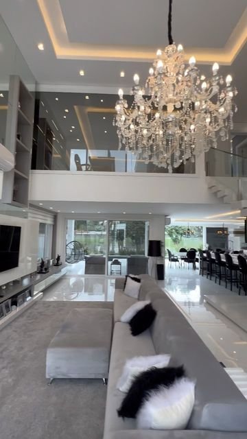Casas de Luxo Impressionantes: 10 Residências Que Redefinem a Sofisticação