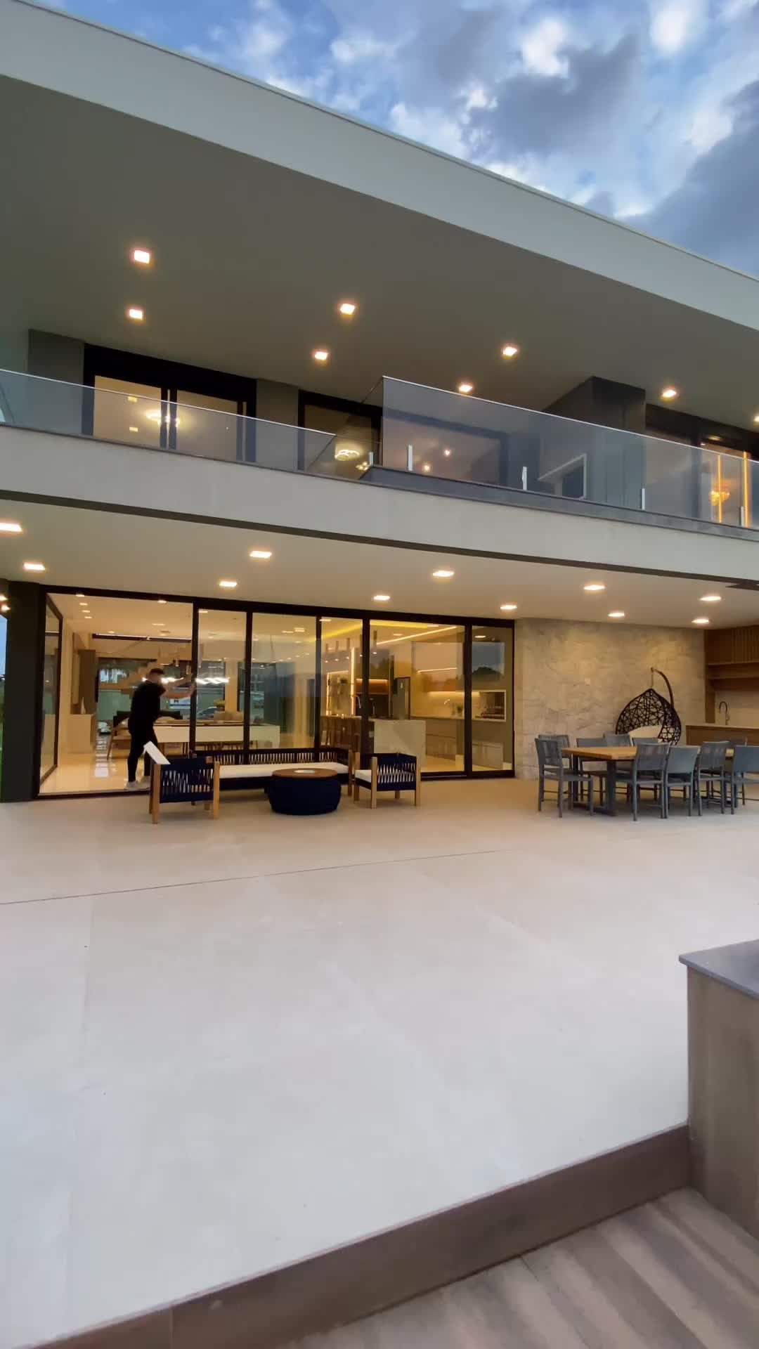 Casas Modernas de Vidro: 10 Projetos que Integram Interior e Exterior 7 Casas Modernas de Vidro: 10 Projetos que Integram Interior e Exterior