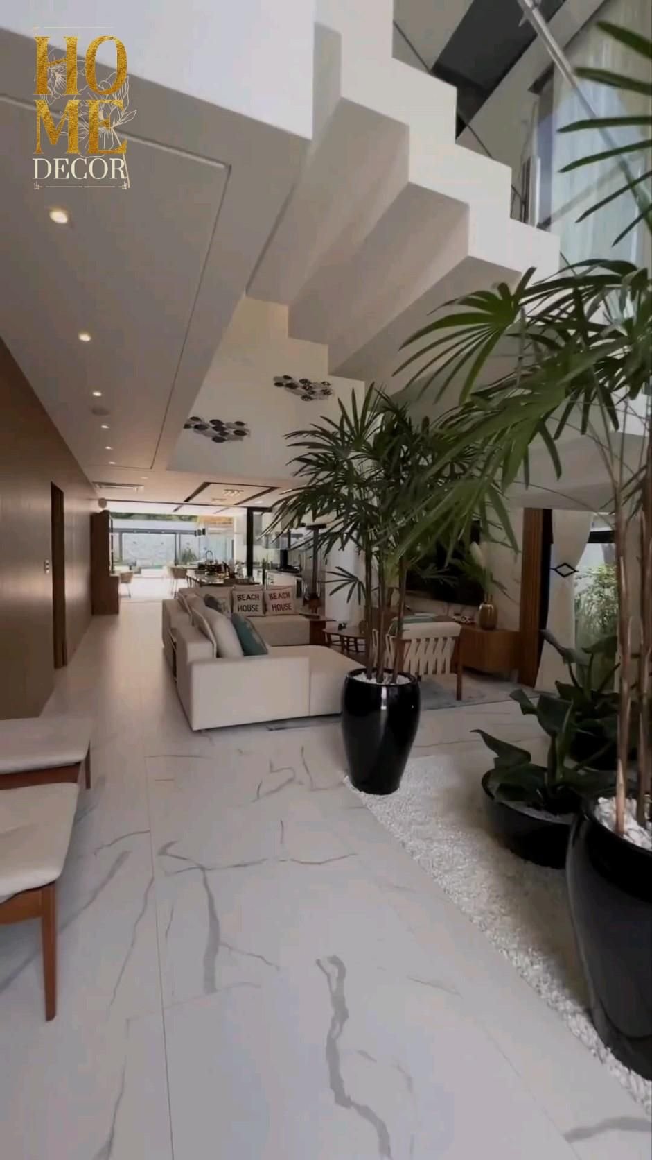 Casas Pequenas, mas Luxuosas: 10 Projetos de Alto Padrão em Pequenos Espaços