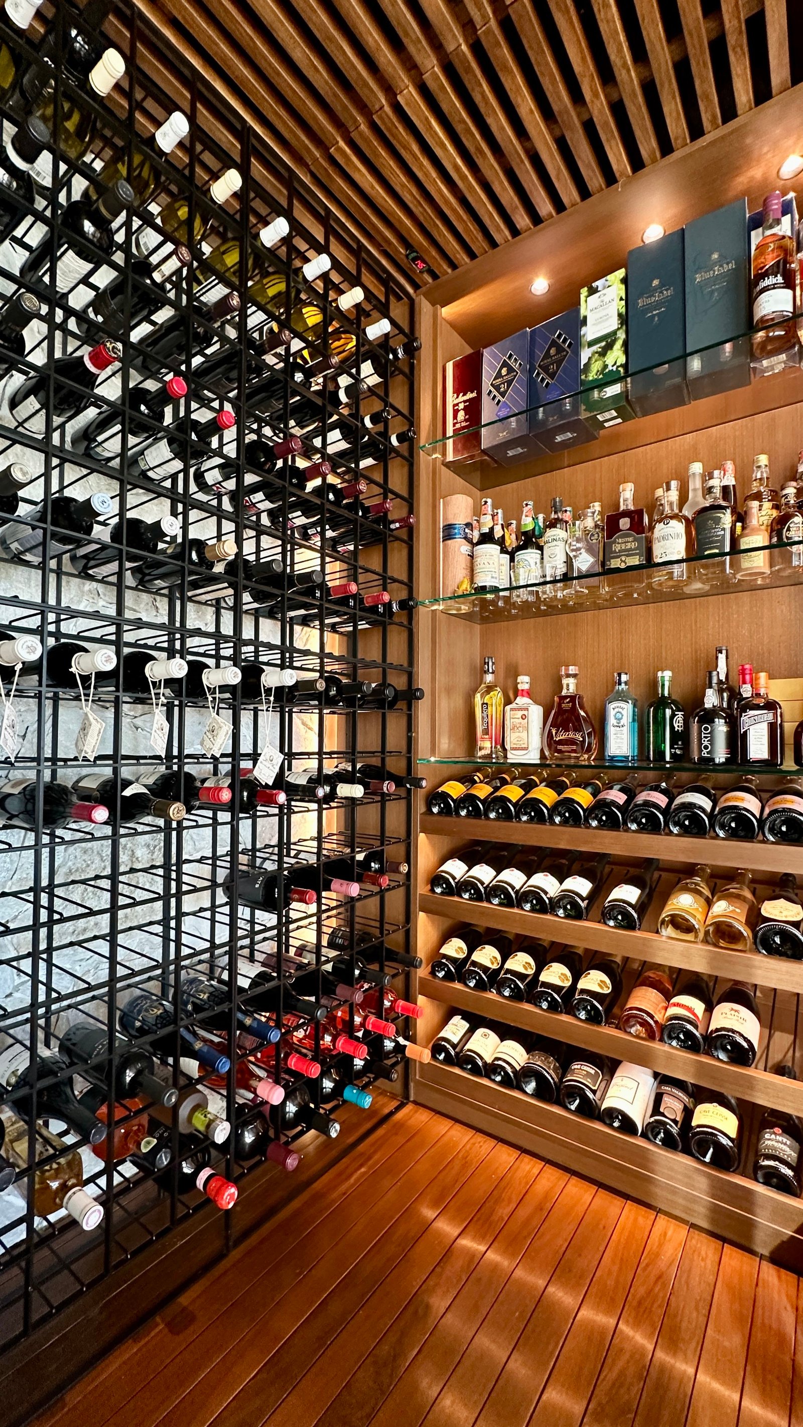 Casas de Luxo com Adega Subterrânea para Amantes de Vinhos 5 Casas de Luxo com Adega Subterrânea para Amantes de Vinhos
